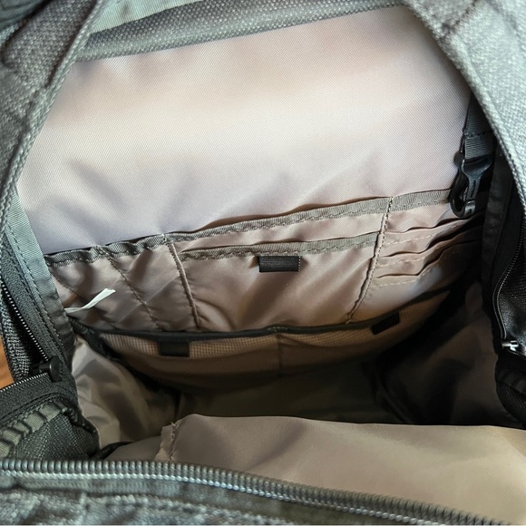 REI Signal 20 Backpack Laptop - Picture 5 of 7